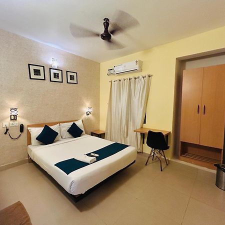 Crayons Hotel Chennai Exterior photo