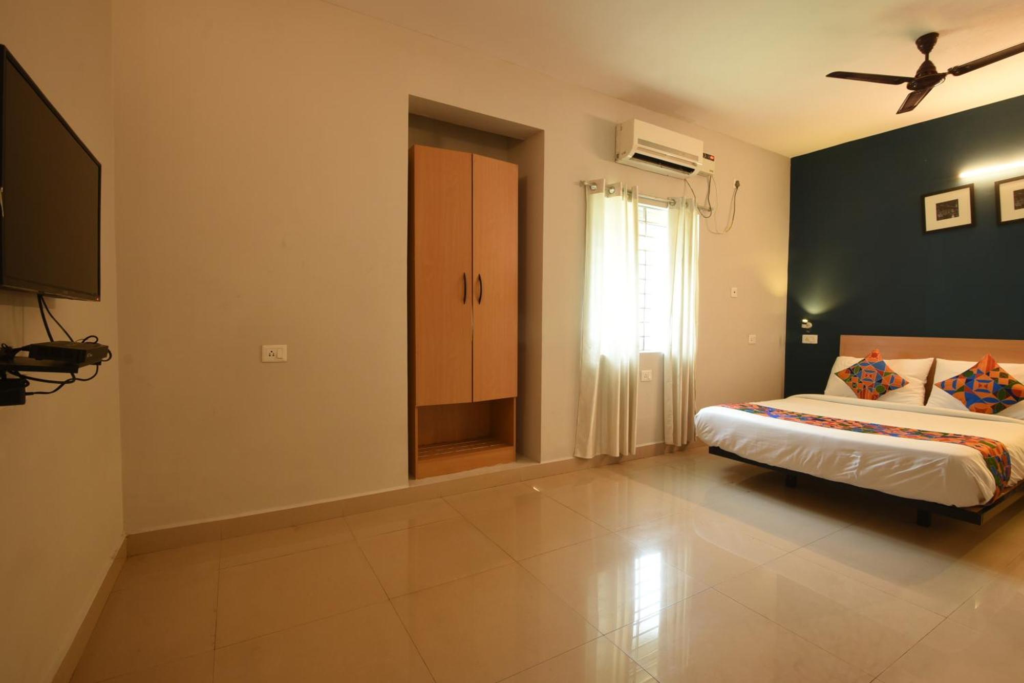 Crayons Hotel Chennai Exterior photo