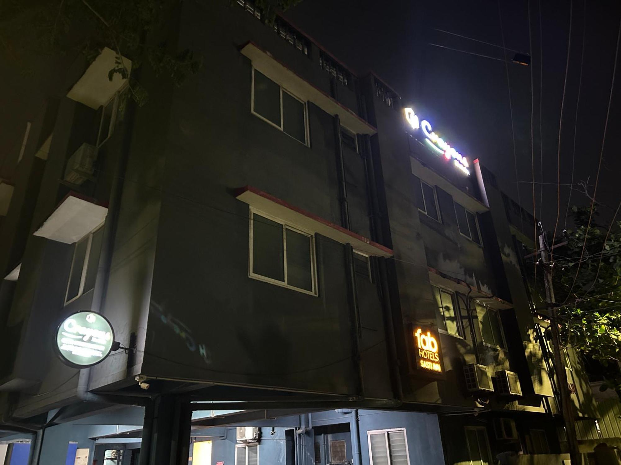 Crayons Hotel Chennai Exterior photo